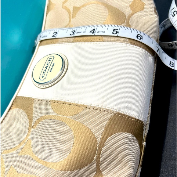 Pre own authentic coach.. - Picture 7 of 7